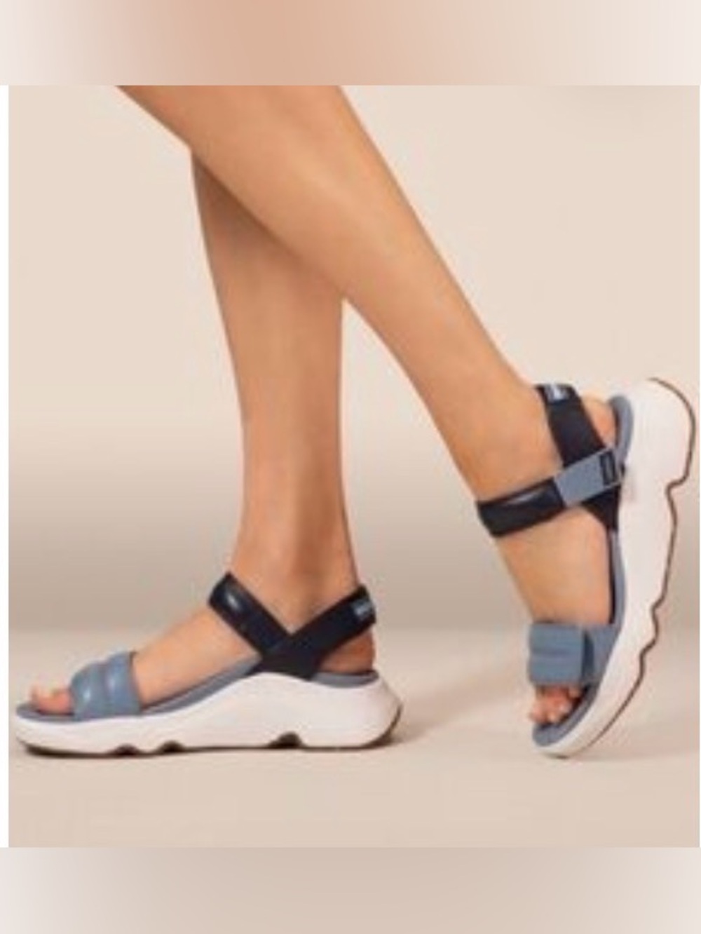 Like new Aetrex Whit Sport Sandal